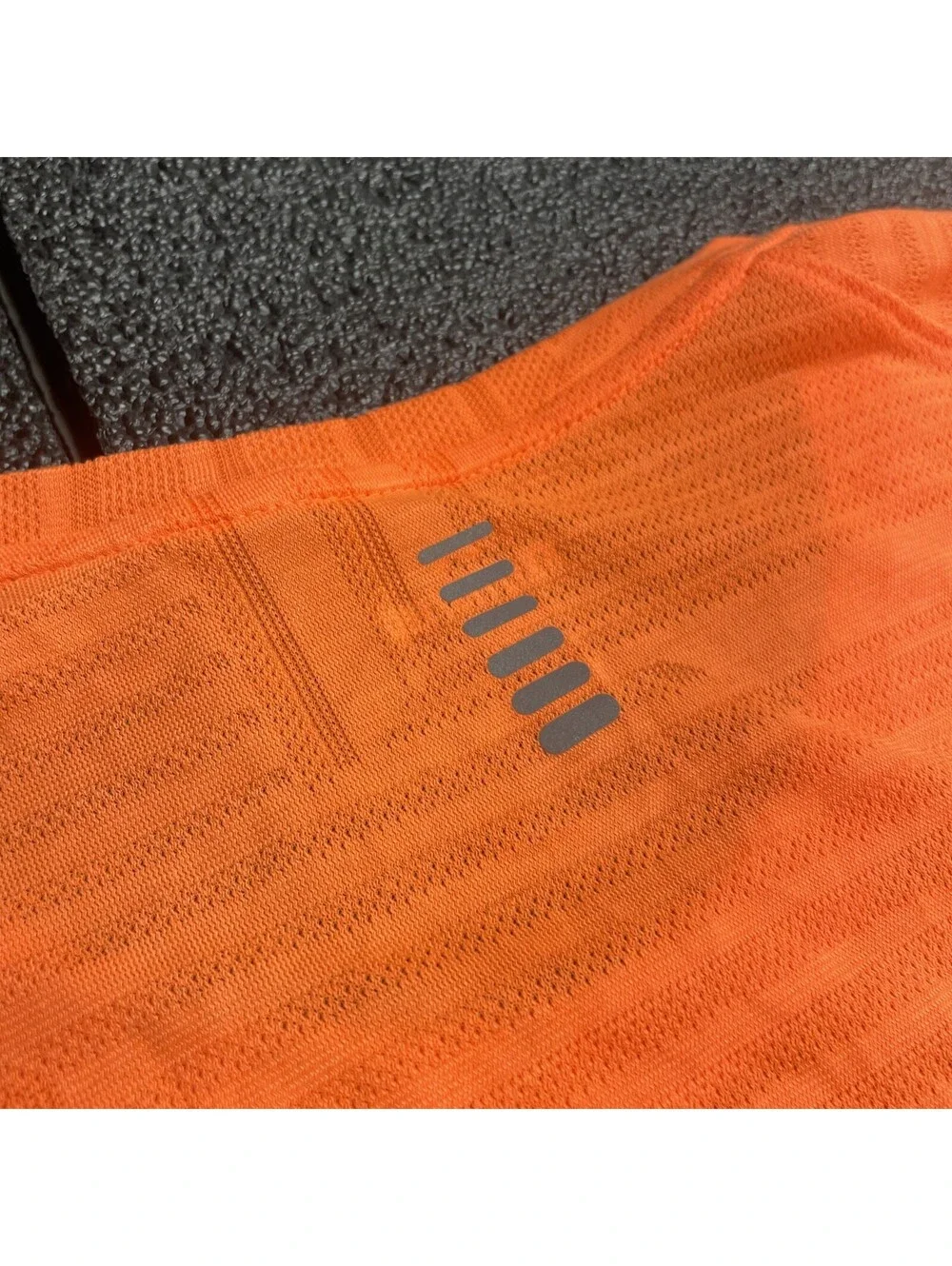Under Armour Fitted Run Shirt Mens XXL Orange Performance Light Breathable Rare